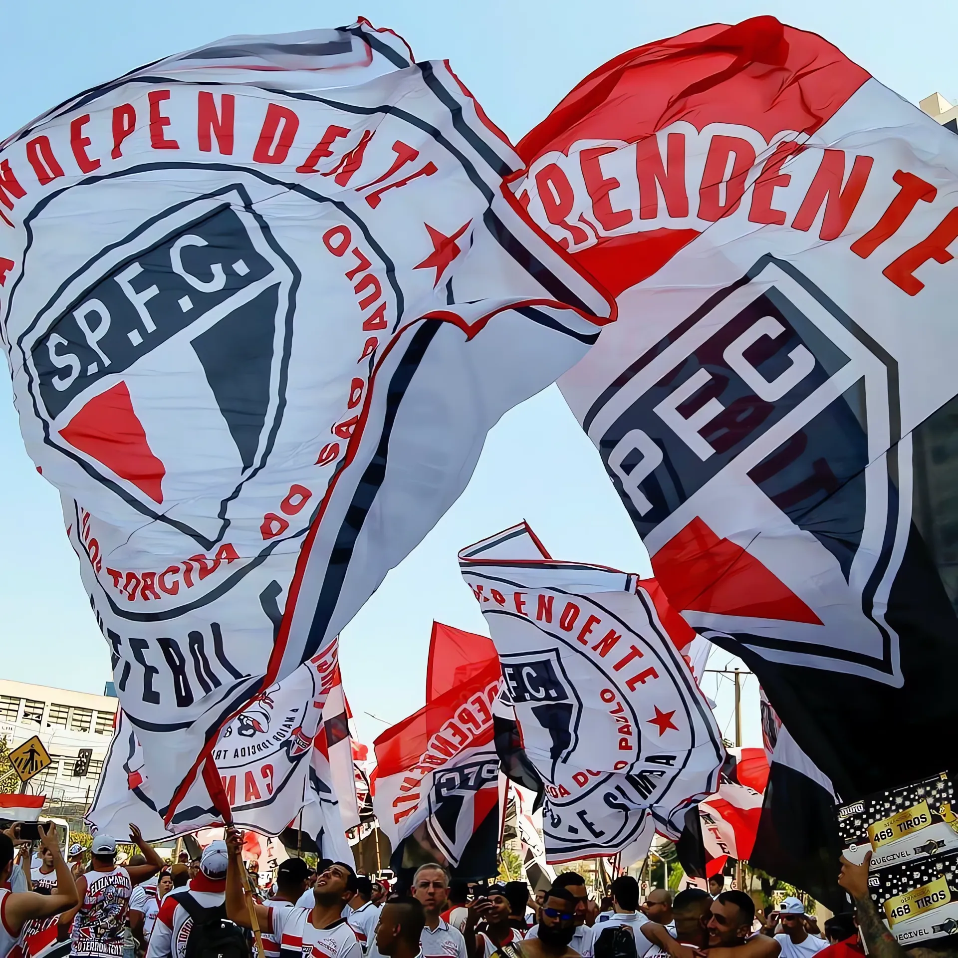 Bandeirões da Torcida Independente