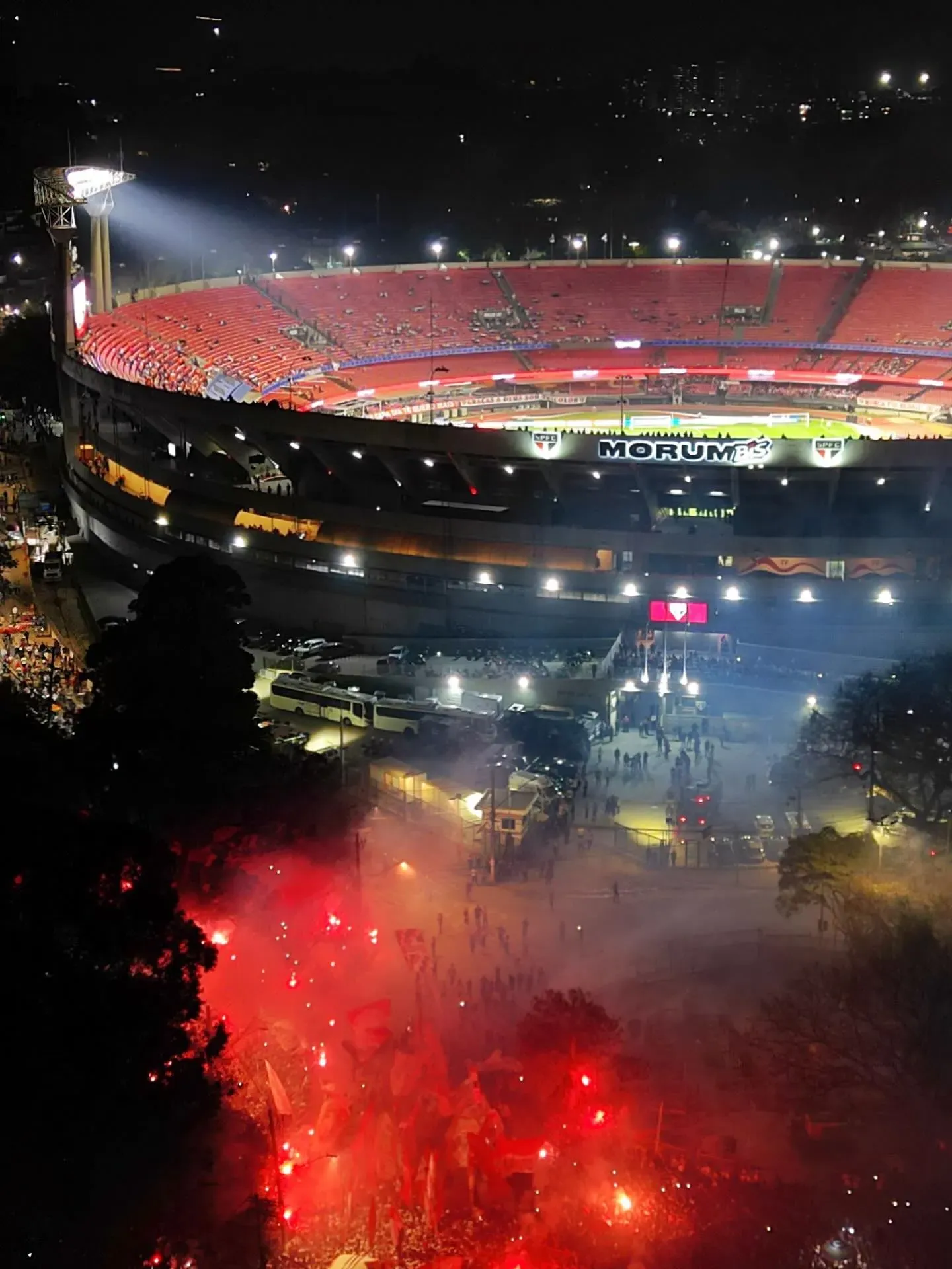Recepção noturna no Morumbi